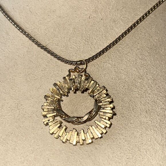 Vintage Necklace with  Double Hoop Pendant! - Picture 4 of 8